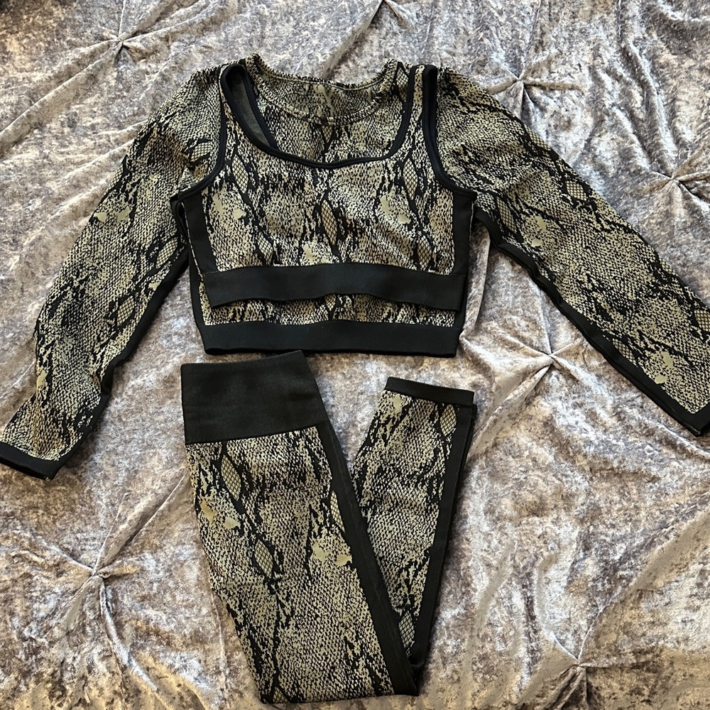 Fabletics Snake Print Set in Black and Tan